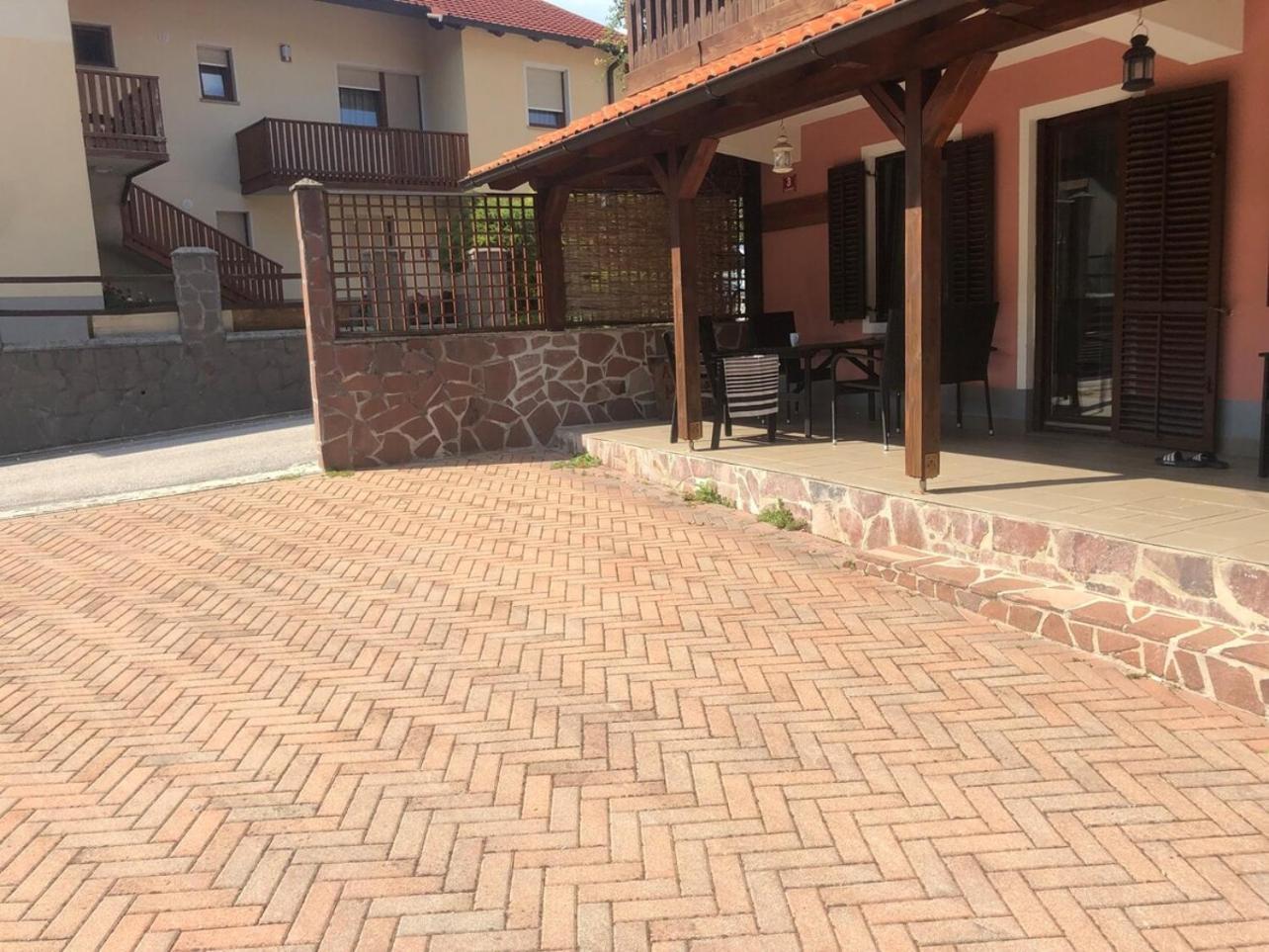 House Maharac With 3 Apartments Till 18 Persons Kamno Eksteriør billede